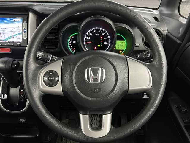 ホンダ Ｎ ＢＯＸ G SSパッケージ 宮城県 2015(平27)年 6.8万km スマートブラック 両側パワースライドドア/純正ナビ/(AM/FM/iPod/SD/CD/AUX/VTR/TV)/Bluetooth/USB入力端子/DVD再生機能/プッシュスタート/スマートキー/ヘッドライトレベライザー/衝突被害軽減システム/純正フロアマット/純正14インチアルミホイール