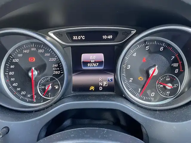 メルセデス・ベンツ ＣＬＡ１８０ Sブレイク　スポーツ 福岡県 2016(平28)年 9.4万km カルサイトホワイト AMGライン/AMGスポーツステアリング/18インチアルミホイール/ベーシックパッケージ/シートヒーター/レーダーセーフティパッケージ/ブラインドスポット/レーンキープ/純正ナビ/CD/DVD/ETC/黒半革シート/パワーシート/メモリーシート/LEDヘッドライト/スマートキー/保証書/取扱説明書