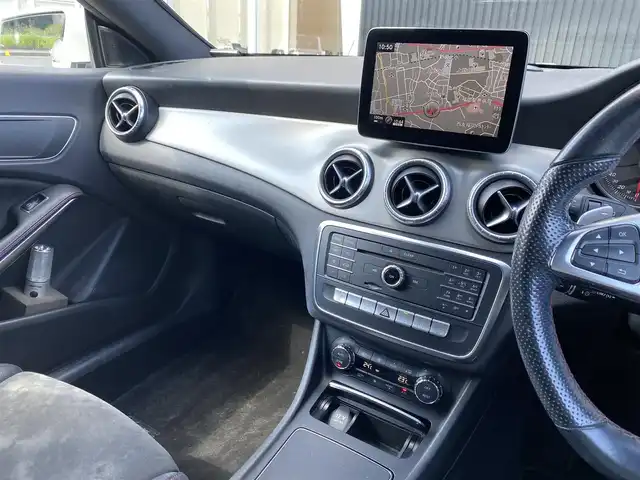 メルセデス・ベンツ ＣＬＡ１８０ Sブレイク　スポーツ 福岡県 2016(平28)年 9.4万km カルサイトホワイト AMGライン/AMGスポーツステアリング/18インチアルミホイール/ベーシックパッケージ/シートヒーター/レーダーセーフティパッケージ/ブラインドスポット/レーンキープ/純正ナビ/CD/DVD/ETC/黒半革シート/パワーシート/メモリーシート/LEDヘッドライト/スマートキー/保証書/取扱説明書