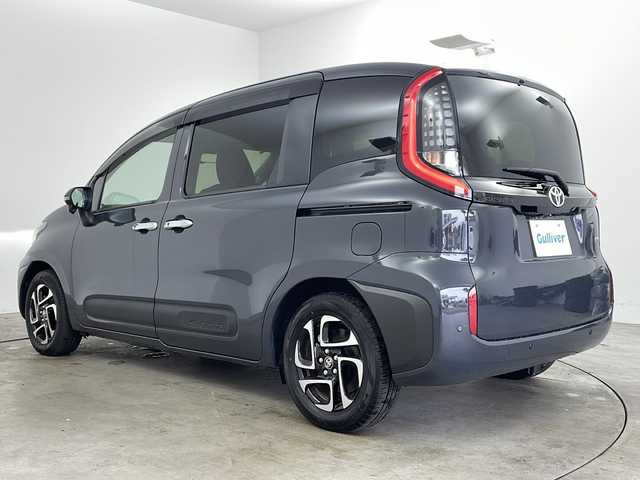 トヨタ シエンタ ハイブリッド Z 兵庫県 2023(令5)年 3.3万km ダークグレー ・純正ディスプレイナビ/Bluetooth/DVD/CD/Miracast/TV/・バックカメラ/・トヨタセーフティセンス/・レーンディバーチャーアラート/・プリクラッシュセーフティ/・ブラインドスポットモニター（BSM）/・プロアクティブドライビングアシスト（PDA）/・クリアランスソナー/・リヤクロストラフィックアラート（RCTA）/・パーキングサポートブレーキ/・ロードサインアシスト/・レーダークルーズコントロール/・発進遅れ告知/・両側パワースライドドア/・ステアリングリモコン/・ステアリングヒーター/・前席シートヒーター/・2列目サンシェード/・nanoeX/・AC100V電源/・純正15インチアルミホイール/・LEDオートライト/・W＋サイドエアバッグ/・スマートキー/・ビルトインETC