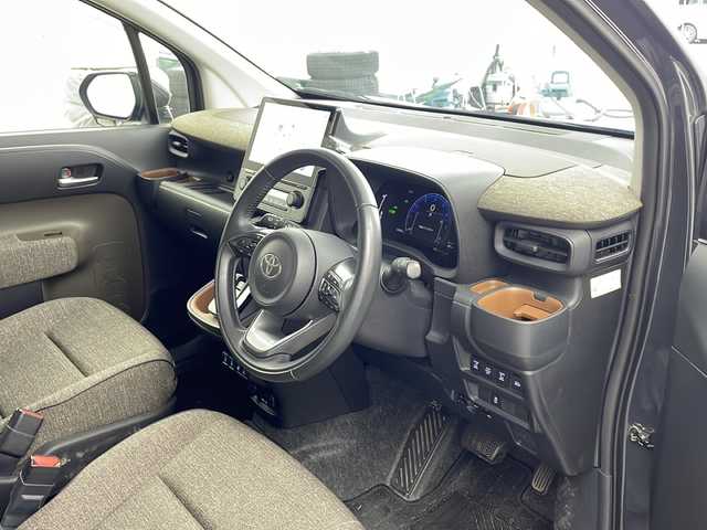 トヨタ シエンタ ハイブリッド Z 兵庫県 2023(令5)年 3.3万km ダークグレー ・純正ディスプレイナビ/Bluetooth/DVD/CD/Miracast/TV/・バックカメラ/・トヨタセーフティセンス/・レーンディバーチャーアラート/・プリクラッシュセーフティ/・ブラインドスポットモニター（BSM）/・プロアクティブドライビングアシスト（PDA）/・クリアランスソナー/・リヤクロストラフィックアラート（RCTA）/・パーキングサポートブレーキ/・ロードサインアシスト/・レーダークルーズコントロール/・発進遅れ告知/・両側パワースライドドア/・ステアリングリモコン/・ステアリングヒーター/・前席シートヒーター/・2列目サンシェード/・nanoeX/・AC100V電源/・純正15インチアルミホイール/・LEDオートライト/・W＋サイドエアバッグ/・スマートキー/・ビルトインETC