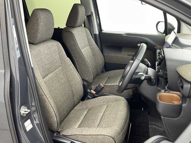 トヨタ シエンタ ハイブリッド Z 兵庫県 2023(令5)年 3.3万km ダークグレー ・純正ディスプレイナビ/Bluetooth/DVD/CD/Miracast/TV/・バックカメラ/・トヨタセーフティセンス/・レーンディバーチャーアラート/・プリクラッシュセーフティ/・ブラインドスポットモニター（BSM）/・プロアクティブドライビングアシスト（PDA）/・クリアランスソナー/・リヤクロストラフィックアラート（RCTA）/・パーキングサポートブレーキ/・ロードサインアシスト/・レーダークルーズコントロール/・発進遅れ告知/・両側パワースライドドア/・ステアリングリモコン/・ステアリングヒーター/・前席シートヒーター/・2列目サンシェード/・nanoeX/・AC100V電源/・純正15インチアルミホイール/・LEDオートライト/・W＋サイドエアバッグ/・スマートキー/・ビルトインETC