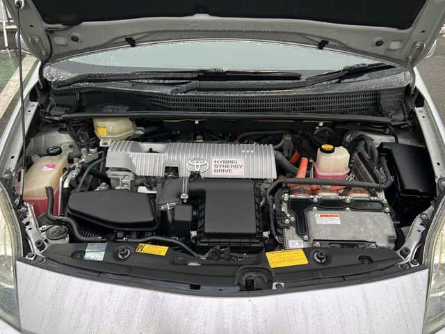 トヨタ プリウス S ツーリングセレクション 愛知県 2011(平23)年 9.6万km シルバーM ・禁煙車/・ワンオーナー/・純正ナビ/・フルセグTV/・バックカメラ/・ETC/・スマートキー/・プッシュスタート/・純正１７インチアルミ/・ステアスイッチ/・LEDオートライト/・フォグランプ/・電動格納ミラー/・ドアバイザー/・フロアマット/・新車保証書/・取扱説明書