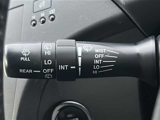 トヨタ プリウス S ツーリングセレクション 愛知県 2011(平23)年 9.6万km シルバーM ・禁煙車/・ワンオーナー/・純正ナビ/・フルセグTV/・バックカメラ/・ETC/・スマートキー/・プッシュスタート/・純正１７インチアルミ/・ステアスイッチ/・LEDオートライト/・フォグランプ/・電動格納ミラー/・ドアバイザー/・フロアマット/・新車保証書/・取扱説明書