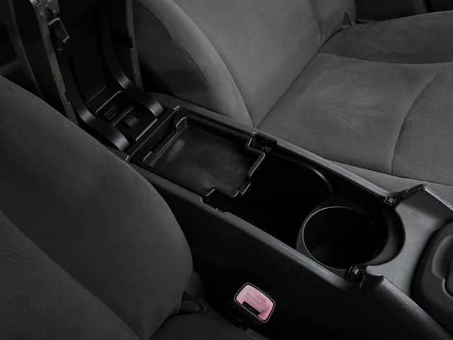 トヨタ プリウス S ツーリングセレクション 愛知県 2011(平23)年 9.6万km シルバーM ・禁煙車/・ワンオーナー/・純正ナビ/・フルセグTV/・バックカメラ/・ETC/・スマートキー/・プッシュスタート/・純正１７インチアルミ/・ステアスイッチ/・LEDオートライト/・フォグランプ/・電動格納ミラー/・ドアバイザー/・フロアマット/・新車保証書/・取扱説明書