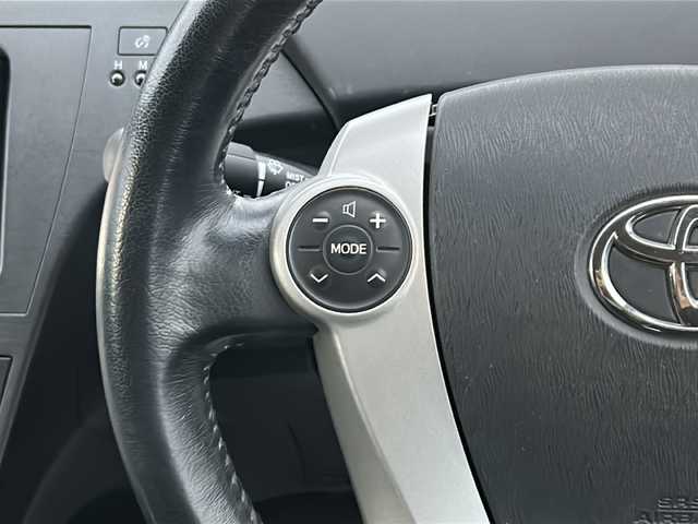 トヨタ プリウス S ツーリングセレクション 愛知県 2011(平23)年 9.6万km シルバーM ・禁煙車/・ワンオーナー/・純正ナビ/・フルセグTV/・バックカメラ/・ETC/・スマートキー/・プッシュスタート/・純正１７インチアルミ/・ステアスイッチ/・LEDオートライト/・フォグランプ/・電動格納ミラー/・ドアバイザー/・フロアマット/・新車保証書/・取扱説明書