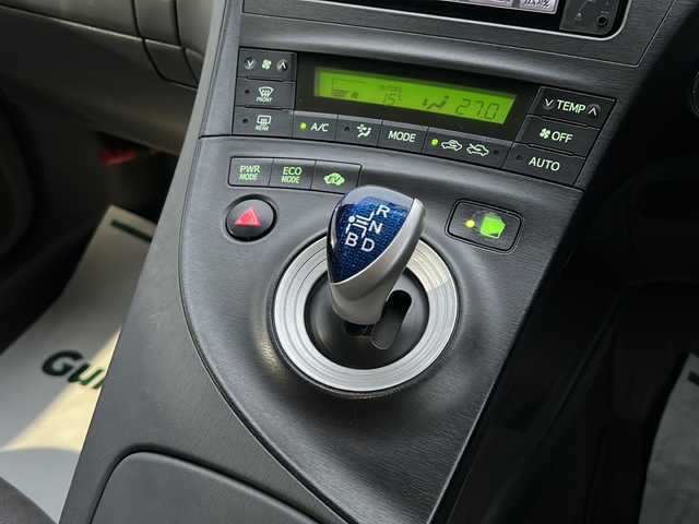 トヨタ プリウス S ツーリングセレクション 愛知県 2011(平23)年 9.6万km シルバーM ・禁煙車/・ワンオーナー/・純正ナビ/・フルセグTV/・バックカメラ/・ETC/・スマートキー/・プッシュスタート/・純正１７インチアルミ/・ステアスイッチ/・LEDオートライト/・フォグランプ/・電動格納ミラー/・ドアバイザー/・フロアマット/・新車保証書/・取扱説明書