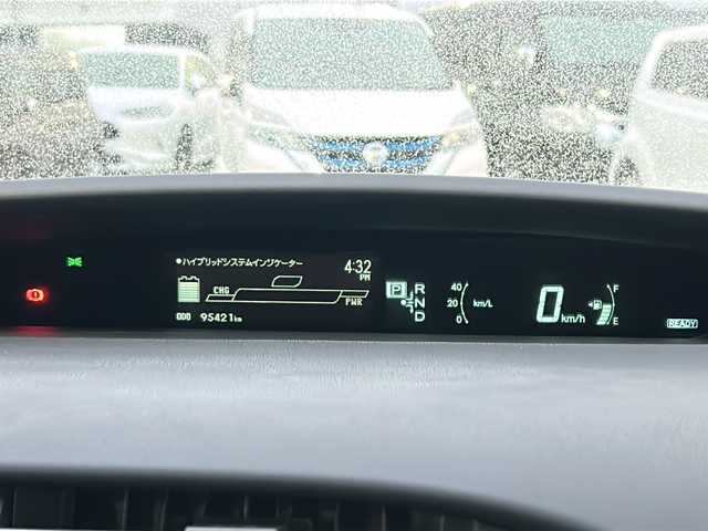 トヨタ プリウス S ツーリングセレクション 愛知県 2011(平23)年 9.6万km シルバーM ・禁煙車/・ワンオーナー/・純正ナビ/・フルセグTV/・バックカメラ/・ETC/・スマートキー/・プッシュスタート/・純正１７インチアルミ/・ステアスイッチ/・LEDオートライト/・フォグランプ/・電動格納ミラー/・ドアバイザー/・フロアマット/・新車保証書/・取扱説明書