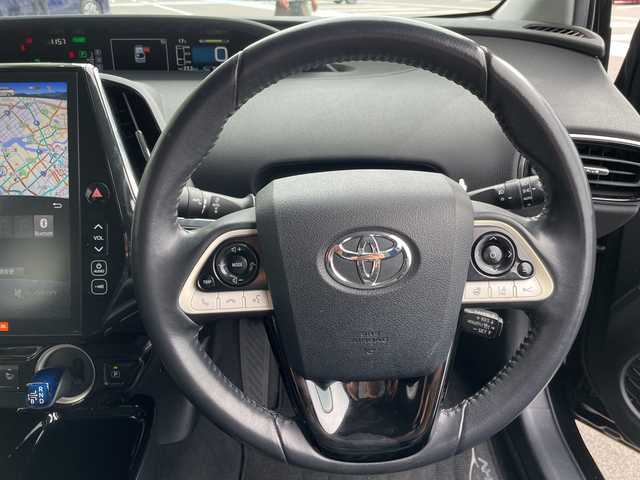 トヨタ プリウス ＰＨＶ A プレミアム 愛知県 2017(平29)年 7.7万km アティチュードブラックマイカ プレミアムサウンドＪＢＬ/純正11.6型ディスプレイオーディオナビ/四眼LEDヘッドライト/シートヒーター/バックカメラ/パワーシート/ヘッドアップディスプレイ/コーナーセンサー/ETC2.0/ブラインドスポットモニター/LEDヘッドライト/ステアリングヒーター/レーンキープアシスト/オートマチックハイビーム/衝突軽減システム/ステアリングスイッチ/スマートキー/プッシュスタート