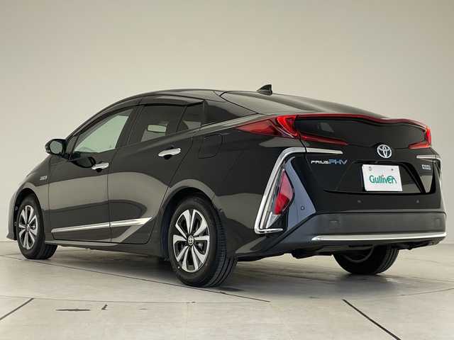 トヨタ プリウス ＰＨＶ A プレミアム 愛知県 2017(平29)年 7.7万km アティチュードブラックマイカ プレミアムサウンドＪＢＬ/純正11.6型ディスプレイオーディオナビ/四眼LEDヘッドライト/シートヒーター/バックカメラ/パワーシート/ヘッドアップディスプレイ/コーナーセンサー/ETC2.0/ブラインドスポットモニター/LEDヘッドライト/ステアリングヒーター/レーンキープアシスト/オートマチックハイビーム/衝突軽減システム/ステアリングスイッチ/スマートキー/プッシュスタート