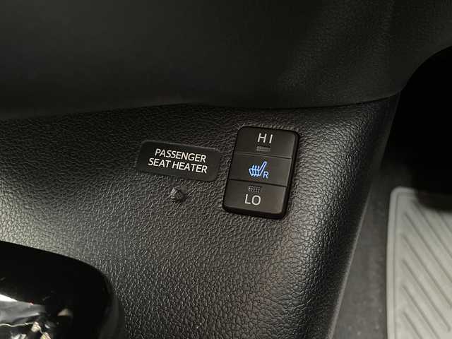 トヨタ プリウス ＰＨＶ A プレミアム 愛知県 2017(平29)年 7.7万km アティチュードブラックマイカ プレミアムサウンドＪＢＬ/純正11.6型ディスプレイオーディオナビ/四眼LEDヘッドライト/シートヒーター/バックカメラ/パワーシート/ヘッドアップディスプレイ/コーナーセンサー/ETC2.0/ブラインドスポットモニター/LEDヘッドライト/ステアリングヒーター/レーンキープアシスト/オートマチックハイビーム/衝突軽減システム/ステアリングスイッチ/スマートキー/プッシュスタート