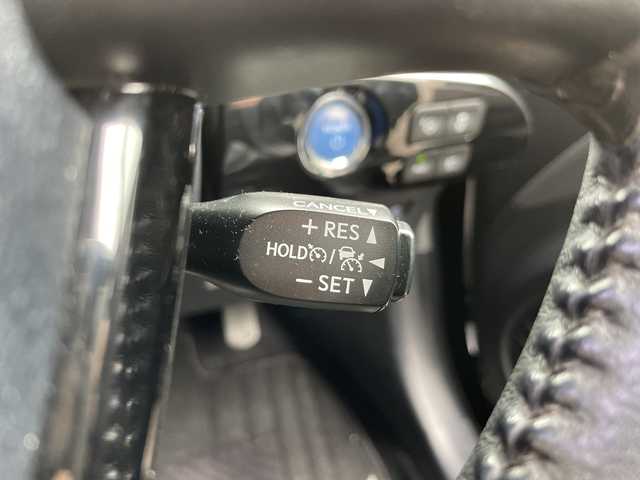 トヨタ プリウス ＰＨＶ A プレミアム 愛知県 2017(平29)年 7.7万km アティチュードブラックマイカ プレミアムサウンドＪＢＬ/純正11.6型ディスプレイオーディオナビ/四眼LEDヘッドライト/シートヒーター/バックカメラ/パワーシート/ヘッドアップディスプレイ/コーナーセンサー/ETC2.0/ブラインドスポットモニター/LEDヘッドライト/ステアリングヒーター/レーンキープアシスト/オートマチックハイビーム/衝突軽減システム/ステアリングスイッチ/スマートキー/プッシュスタート