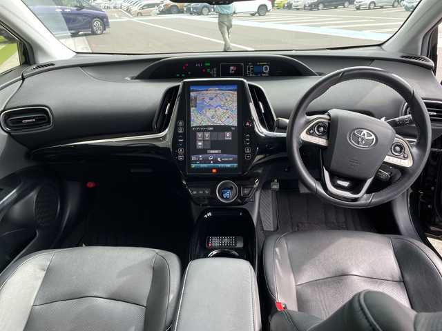 トヨタ プリウス ＰＨＶ A プレミアム 愛知県 2017(平29)年 7.7万km アティチュードブラックマイカ プレミアムサウンドＪＢＬ/純正11.6型ディスプレイオーディオナビ/四眼LEDヘッドライト/シートヒーター/バックカメラ/パワーシート/ヘッドアップディスプレイ/コーナーセンサー/ETC2.0/ブラインドスポットモニター/LEDヘッドライト/ステアリングヒーター/レーンキープアシスト/オートマチックハイビーム/衝突軽減システム/ステアリングスイッチ/スマートキー/プッシュスタート