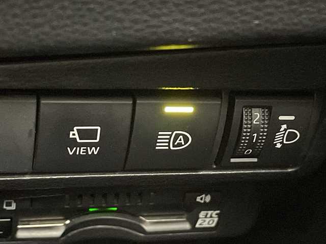 トヨタ カローラ クロス ハイブリッド Z 愛知県 2022(令4)年 3万km プラチナホワイトパールマイカ 禁煙車/ワンオーナー/純正9インチナビ/（CD/DVD/Bluetooth/フルセグTV/USB)/全方位カメラ/モデリスタエアロ/（フロント/リア/サイド）/シーケンシャルウインカー/トヨタセーフティセンス/・プリクラッシュセーフティ/・レーダークルーズコントロール/・レーントレーシングアシスト/・オートマチックハイビーム/・クリアランスソナー/・パーキングサポートブレーキ/・ロードサインアシスト/・ブラインドスポットモニター/ETC2.0/ドライブレコーダー/ハーフレザーシート/シートヒーター/パワーシート/パワーバックドア/ルーフレール/純正18インチアルミホイール/スマートキー/スペアキー1本/プッシュスタート/LEDヘッドライト/フロントフォグランプ/オートライト/純正フロアマット/電子パーキングブレーキ/オートホールド/横滑り防止装置