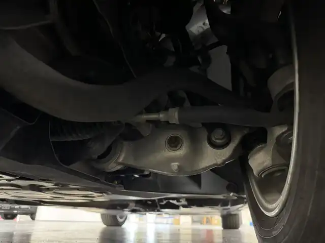 トヨタ クラウン ハイブリッド S Cパッケージ 三重県 2018(平30)年 4.9万km ホワイトパールクリスタルシャイン ハイブリッド/FR/MTモード付フロアCVT/純正 8インチナビ/（AM/FM/CD/DVD/Blu-ray/SDREC/SD/USB/Bluetooth/Miracast/AUX/TV）/バックガイドモニター/【OP】トヨタプレミアムサウンド（16スピーカー/12chオーディオAMP）/ETC/Toyota Safety Sense/・プリクラッシュセーフティ/・レーントレーシングアシスト/・レーダークルコン/・ロードサインアシスト/・オートハイビーム/・ブラインドスポットモニター＋リヤクロストラフィックアラート/・インテリジェントクリアランスソナー［パーキングサポートブレーキ（静止物）］/など/装備/・【OP】ムーンルーフ/・【OP】カラーヘッドアップディスプレイ/・本革シート*/・シートヒーター＆ベンチレーション*（D/N）/・パワーシート（Dメモリー付8way＋ランバーサポート/N4way）/・パドルシフト/・雨滴感応式フロントワイパー/・AC100Vコンセント（100W）/・オートライト/・左右独立オートエアコン/・電動チルト&テレスコピックステアリング/・純正17inAW/・保/取/ナビ取/・スマートキーx2/など/*…メーカーOP