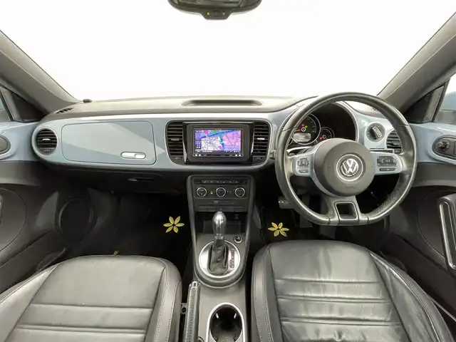 フォルクスワーゲン ザ・ビートル デザイン レザーパッケージ 熊本県 2013(平25)年 5万km デニムブルー 社外ナビAVIC-MRZ009（ＣＤ・ＤＶＤ・フルセグ・ＢＴ・ＳＤ・ｉｐｏｄ・ＵＳＢ）/クルーズコントロール　/前席シートヒーター　/ＥＴＣ　/横滑り防止　/純正フロアマット　/純正１７インチＡＷ/フォグライト/リモコンキー/スペアキー1本/保証書　/取扱説明書