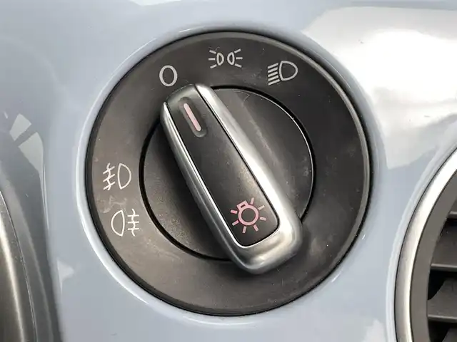 フォルクスワーゲン ザ・ビートル デザイン レザーパッケージ 熊本県 2013(平25)年 5万km デニムブルー 社外ナビAVIC-MRZ009（ＣＤ・ＤＶＤ・フルセグ・ＢＴ・ＳＤ・ｉｐｏｄ・ＵＳＢ）/クルーズコントロール　/前席シートヒーター　/ＥＴＣ　/横滑り防止　/純正フロアマット　/純正１７インチＡＷ/フォグライト/リモコンキー/スペアキー1本/保証書　/取扱説明書