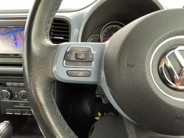 フォルクスワーゲン ザ・ビートル デザイン レザーパッケージ 熊本県 2013(平25)年 5万km デニムブルー 社外ナビAVIC-MRZ009（ＣＤ・ＤＶＤ・フルセグ・ＢＴ・ＳＤ・ｉｐｏｄ・ＵＳＢ）/クルーズコントロール　/前席シートヒーター　/ＥＴＣ　/横滑り防止　/純正フロアマット　/純正１７インチＡＷ/フォグライト/リモコンキー/スペアキー1本/保証書　/取扱説明書