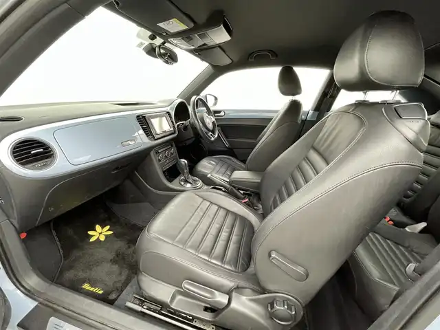 フォルクスワーゲン ザ・ビートル デザイン レザーパッケージ 熊本県 2013(平25)年 5万km デニムブルー 社外ナビAVIC-MRZ009（ＣＤ・ＤＶＤ・フルセグ・ＢＴ・ＳＤ・ｉｐｏｄ・ＵＳＢ）/クルーズコントロール　/前席シートヒーター　/ＥＴＣ　/横滑り防止　/純正フロアマット　/純正１７インチＡＷ/フォグライト/リモコンキー/スペアキー1本/保証書　/取扱説明書