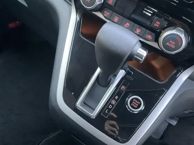 日産 セレナ S 滋賀県 2017(平29)年 9.4万km ダイヤモンドブラック ワンオーナー/車検令和8年6月まで/社外15インチアルミホイール/片側パワースライドドア/純正9インチナビゲーション（MM516D-L)/・CD/DVD/・AM/FM/・Bluetooth/アラウンドビューモニター/純正リヤフリップダウンモニター/ビルトインETC/純正ドライブレコーダー（ナビ連動）/取扱説明書/保証書