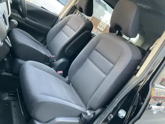 日産 セレナ S 滋賀県 2017(平29)年 9.4万km ダイヤモンドブラック ワンオーナー/車検令和8年6月まで/社外15インチアルミホイール/片側パワースライドドア/純正9インチナビゲーション（MM516D-L)/・CD/DVD/・AM/FM/・Bluetooth/アラウンドビューモニター/純正リヤフリップダウンモニター/ビルトインETC/純正ドライブレコーダー（ナビ連動）/取扱説明書/保証書