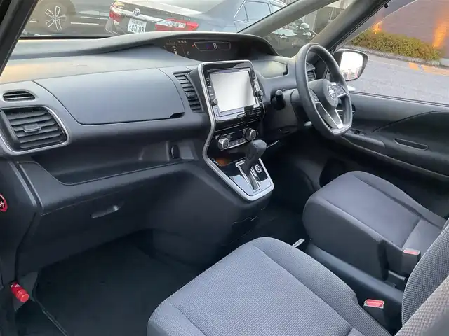 日産 セレナ S 滋賀県 2017(平29)年 9.4万km ダイヤモンドブラック ワンオーナー/車検令和8年6月まで/社外15インチアルミホイール/片側パワースライドドア/純正9インチナビゲーション（MM516D-L)/・CD/DVD/・AM/FM/・Bluetooth/アラウンドビューモニター/純正リヤフリップダウンモニター/ビルトインETC/純正ドライブレコーダー（ナビ連動）/取扱説明書/保証書