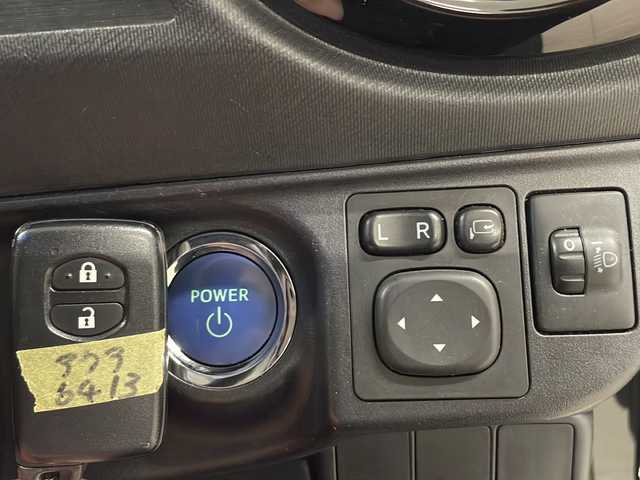 トヨタ アクア S 熊本県 2017(平29)年 10.5万km ブラックマイカ 純正ナビ　/ＣＤ再生　/Ｂｌｕｅｔｏｏｔｈ接続　/バックモニター　/ＥＴＣ　/車両接近通報装置　/ステアリングスイッチ　/フルオートエアコン　/エコモード　/横滑り防止装置　/スマートキー　/プッシュスタート