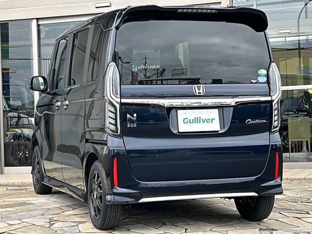 ホンダ Ｎ ＢＯＸ カスタム L 静岡県 2021(令3)年 2.3万km ミッドナイトブルービームM 純正ナビ/・バックカメラ/・Bluetooth/・CD/DVD/・フルセグTV/・USB/・SD/・ステアリングスイッチ/主要装備/・プッシュスタート/・片側パワースライドドア/・ETC車載器/・ドライブレコーダー/・LEDヘッドライト/・前席シートヒーター/・サイドエアバッグ＋カーテンエアバッグ/・後席サンシェード/・運転席＋助手席バックテーブル/・TVキャンセラー/・スマートキー/・アイドリングストップ/・コーナーセンサー/・社外ＡＷ/・純正フロアマット/ホンダセンシング/・衝突軽減ブレーキ/・車線維持支援システム/・アダプティブクルーズコントロール/・誤発進抑制機能/・歩行者事故低減ステアリング/・路外逸脱抑制機能/・先行車発進お知らせ機能/・標識認識機能/・オートマチックハイビーム