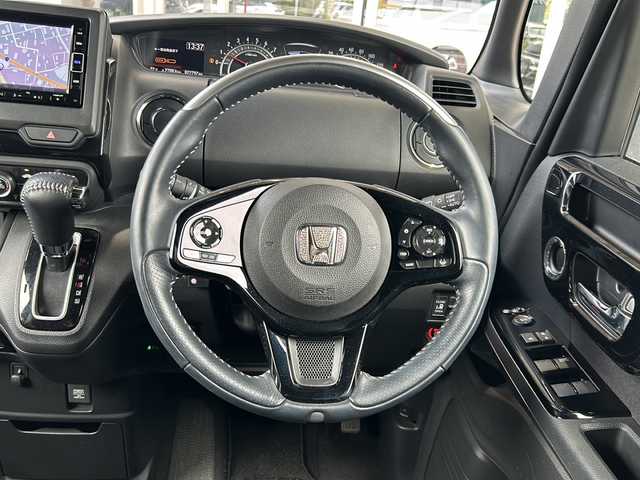 ホンダ Ｎ ＢＯＸ カスタム L 静岡県 2021(令3)年 2.3万km ミッドナイトブルービームM 純正ナビ/・バックカメラ/・Bluetooth/・CD/DVD/・フルセグTV/・USB/・SD/・ステアリングスイッチ/主要装備/・プッシュスタート/・片側パワースライドドア/・ETC車載器/・ドライブレコーダー/・LEDヘッドライト/・前席シートヒーター/・サイドエアバッグ＋カーテンエアバッグ/・後席サンシェード/・運転席＋助手席バックテーブル/・TVキャンセラー/・スマートキー/・アイドリングストップ/・コーナーセンサー/・社外ＡＷ/・純正フロアマット/ホンダセンシング/・衝突軽減ブレーキ/・車線維持支援システム/・アダプティブクルーズコントロール/・誤発進抑制機能/・歩行者事故低減ステアリング/・路外逸脱抑制機能/・先行車発進お知らせ機能/・標識認識機能/・オートマチックハイビーム