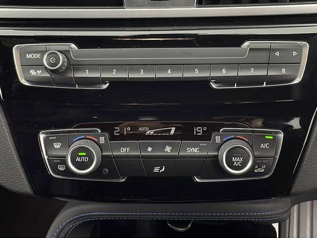 ＢＭＷ Ｘ１ 新潟県 2020(令2)年 2万km サファイアブラックP 4WD/純正ナビ/　　BT/FM/AM/USB/バックカメラ/パワーバックドア/レーダークルーズコントロール/LEDオートライト/ハーフレザーシート/パワーシート/シートメモリー/純正18インチアルミホイール/ルーフレール/パドルシフト/ステアリングスイッチ/ワンオーナー/スマートキー/ETC