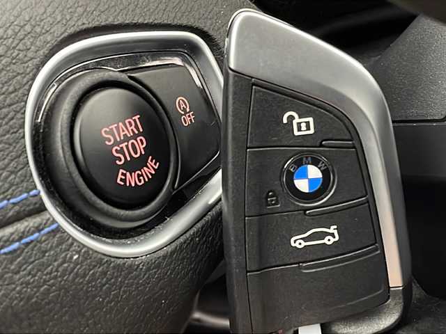 ＢＭＷ Ｘ１ 新潟県 2020(令2)年 2万km サファイアブラックP 4WD/純正ナビ/　　BT/FM/AM/USB/バックカメラ/パワーバックドア/レーダークルーズコントロール/LEDオートライト/ハーフレザーシート/パワーシート/シートメモリー/純正18インチアルミホイール/ルーフレール/パドルシフト/ステアリングスイッチ/ワンオーナー/スマートキー/ETC