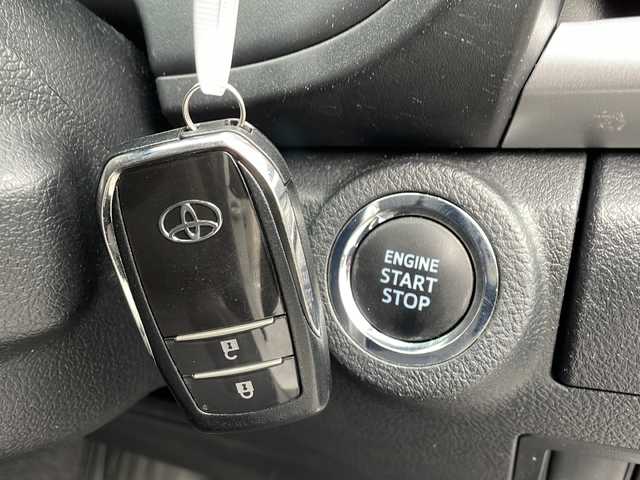 トヨタ ハイラックス Z 新潟県 2020(令2)年 2.3万km スーパーホワイトⅡ ワンオーナー/冬タイヤアルミホイールセット積載/４WD/センターデフロック/純正SDナビ/（DTV/Bluetooth）/衝突軽減/ヨーアシスト/ふらつき検知/先行車発進検知/追従機能付きクルーズコントロール/バックカメラ/ドライブレコーダー/ETC/ダウンヒルアシスト/MTモード付AT/フロアマット/シガーソケット/LEDヘッドライト/F、Rフォグランプ/ウィンカーミラー/電格ミラー/スペアキー×１/TRDステップ/TEDマッドフラップ