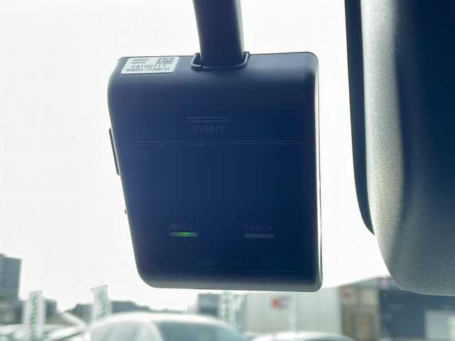 トヨタ ハイラックス Z 新潟県 2020(令2)年 2.3万km スーパーホワイトⅡ ワンオーナー/冬タイヤアルミホイールセット積載/４WD/センターデフロック/純正SDナビ/（DTV/Bluetooth）/衝突軽減/ヨーアシスト/ふらつき検知/先行車発進検知/追従機能付きクルーズコントロール/バックカメラ/ドライブレコーダー/ETC/ダウンヒルアシスト/MTモード付AT/フロアマット/シガーソケット/LEDヘッドライト/F、Rフォグランプ/ウィンカーミラー/電格ミラー/スペアキー×１/TRDステップ/TEDマッドフラップ