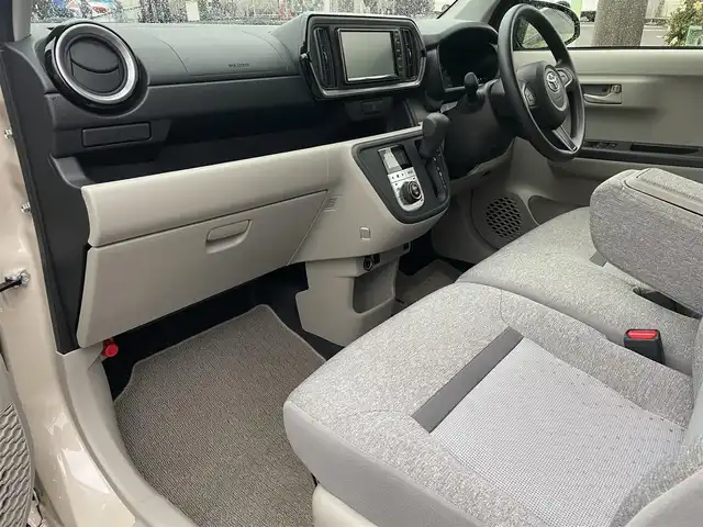 トヨタ パッソ X Lパッケージ 愛知県 2021(令3)年 1.8万km キナコメタリック 純正SDナビ〈NSCN-W68〉/・CD／Bluetooth／1segTV/バック／全周囲カメラ/スマートアシストIII/・衝突警報機能/・衝突回避支援ブレーキ機能/・誤発進抑制制御機能/・車線逸脱警報機能/・先行車発進お知らせ機能/・オートハイビーム/ETC/オートライト/LEDヘッドライト/コーナーセンサー/スマートキー