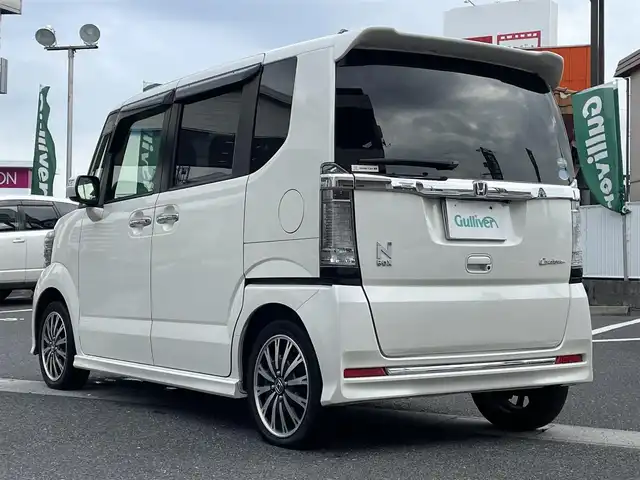 ホンダ Ｎ ＢＯＸ カスタム G ターボ Lパッケージ 岡山県 2015(平27)年 6.3万km プレミアムホワイトパールⅡ 登録時走行距離62931km/エアロ（サイド/リア）/社外ナビ/(AM/FM/TV/DISC/USB)/衝突軽減ブレーキシステム/アイドリングストップ/パドルシフト/両側パワースライドドア/クルーズコントロール/ETC/ドライブレコーダー/バックカメラ/スペアキー×1/スマートキー/プッシュスタート/電動格納ミラー/純正15インチアルミホイール