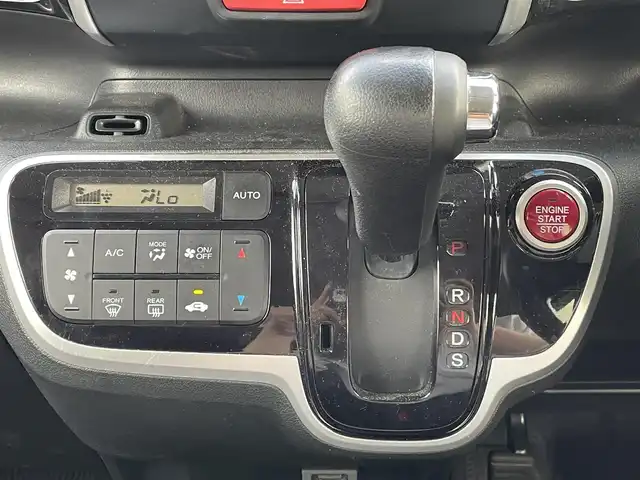 ホンダ Ｎ ＢＯＸ カスタム G ターボ Lパッケージ 岡山県 2015(平27)年 6.3万km プレミアムホワイトパールⅡ 登録時走行距離62931km/エアロ（サイド/リア）/社外ナビ/(AM/FM/TV/DISC/USB)/衝突軽減ブレーキシステム/アイドリングストップ/パドルシフト/両側パワースライドドア/クルーズコントロール/ETC/ドライブレコーダー/バックカメラ/スペアキー×1/スマートキー/プッシュスタート/電動格納ミラー/純正15インチアルミホイール