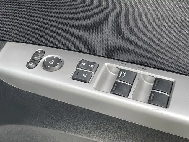 ホンダ Ｎ ＢＯＸ カスタム G ターボ Lパッケージ 岡山県 2015(平27)年 6.3万km プレミアムホワイトパールⅡ 登録時走行距離62931km/エアロ（サイド/リア）/社外ナビ/(AM/FM/TV/DISC/USB)/衝突軽減ブレーキシステム/アイドリングストップ/パドルシフト/両側パワースライドドア/クルーズコントロール/ETC/ドライブレコーダー/バックカメラ/スペアキー×1/スマートキー/プッシュスタート/電動格納ミラー/純正15インチアルミホイール