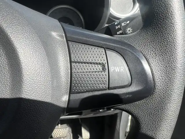 ダイハツ キャスト アクティバ X SAⅡ 秋田県 2015(平27)年 6.8万km パールホワイトⅢ ４WD/衝突軽減システム/誤発進抑制機能/純正ナビ/フルセグ/スマートキー/純正エンジンスターター/アイドリングストップ/プッシュスタート/レーンキープアシスト/ダウンヒルアシストコントロール/ステアリングスイッチ/純正エンジンスターター/純正フロアマット/純正ドアバイザー/オートライト/オートエアコン/パワーステアリング/パワーウィンドウ/横滑り防止/盗難防止装置/寒冷地仕様/レベライザー/電動格納ミラー/保証書/取扱説明書/記録簿