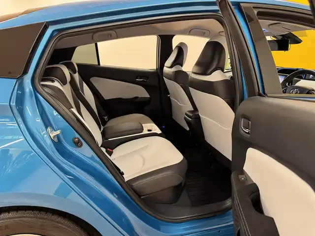 トヨタ プリウス ＰＨＶ A プレミアム 群馬県 2017(平29)年 5.9万km スピリテッドアクアメタリック セーフティセンス/モデリスタフルエアロ/純正11.6インチSDナビ/　　BT/フルセグ/USB/AUX/バックカメラ/レーダークルーズコントロール/LEDオートライト/オートハイビーム/レザーシート/前席シートヒーター/運転席パワーシート/社外15インチAW/コーナーセンサー/パーキングアシスト/ブラインドスポットモニター/ヘッドアップディスプレイ/レーンアシスト/オートリトラクタブルミラー/横滑り防止装置/サイド・カーテンエアバッグ/スマートキー/ビルトインETC2.0