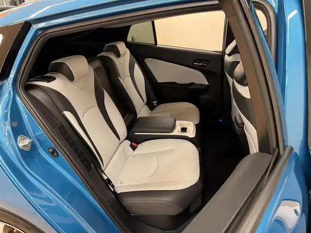 トヨタ プリウス ＰＨＶ A プレミアム 群馬県 2017(平29)年 5.9万km スピリテッドアクアメタリック セーフティセンス/モデリスタフルエアロ/純正11.6インチSDナビ/　　BT/フルセグ/USB/AUX/バックカメラ/レーダークルーズコントロール/LEDオートライト/オートハイビーム/レザーシート/前席シートヒーター/運転席パワーシート/社外15インチAW/コーナーセンサー/パーキングアシスト/ブラインドスポットモニター/ヘッドアップディスプレイ/レーンアシスト/オートリトラクタブルミラー/横滑り防止装置/サイド・カーテンエアバッグ/スマートキー/ビルトインETC2.0