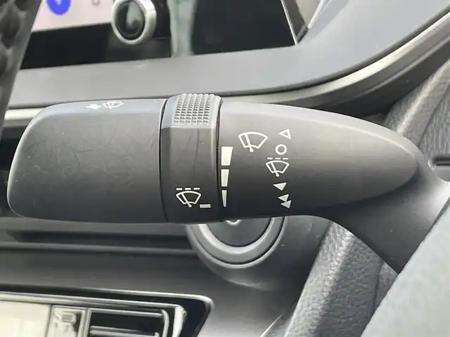 トヨタ プリウス U 愛知県 2023(令5)年 2.6万km グレー 純正ディスプレイオーディオ(ナビ期限切れ)/バックカメラ/フルセグTV/ETC2.0/Bluetooth/Type-C接続/純正フロアマット/アダプティブクルーズコントロール/純正17インチアルミホイール(ホイールキャップあり)/LEDヘッドライト/オートマチックハイビーム/コーナーセンサー/横滑り防止装置/衝突軽減ブレーキ/レーンキープアシスト/電動パーキングブレーキ/ブレーキホールド/充電用Type-Cポート(3個)