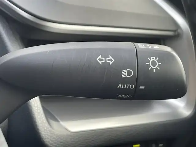 トヨタ プリウス U 愛知県 2023(令5)年 2.6万km グレー 純正ディスプレイオーディオ(ナビ期限切れ)/バックカメラ/フルセグTV/ETC2.0/Bluetooth/Type-C接続/純正フロアマット/アダプティブクルーズコントロール/純正17インチアルミホイール(ホイールキャップあり)/LEDヘッドライト/オートマチックハイビーム/コーナーセンサー/横滑り防止装置/衝突軽減ブレーキ/レーンキープアシスト/電動パーキングブレーキ/ブレーキホールド/充電用Type-Cポート(3個)