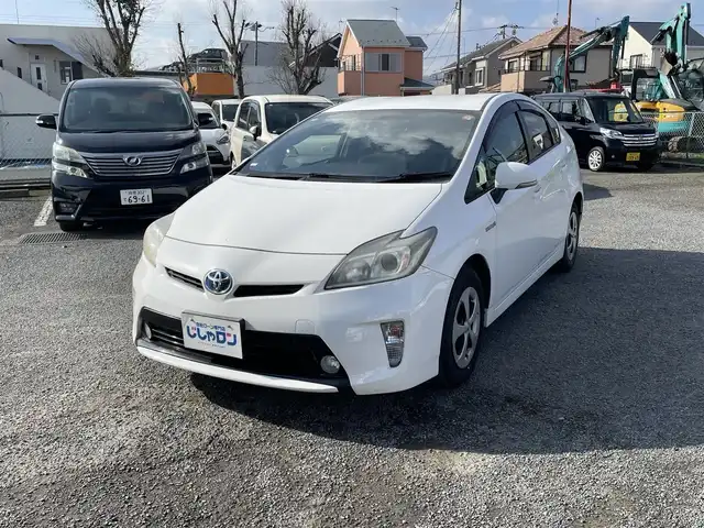 トヨタ プリウス S 神奈川県 2012(平24)年 1.1万km スーパーホワイトⅡ 株)IDOMが運営する【じしゃロン秦野店】の自社ローン対象車両になります。こちらは現金ご利用時の価格です。/自社ローンご希望の方は別途その旨お申付け下さい。/プッシュスタート/純正ナビ(NSZT-W61G)/BT・CD・DVD・AUX/バックカメラ/ステアリングスイッチ/ETC/オートライト/フォグランプ/純正ドアバイザー/純正フロアマット/ウインカーミラー/電動格納ミラー