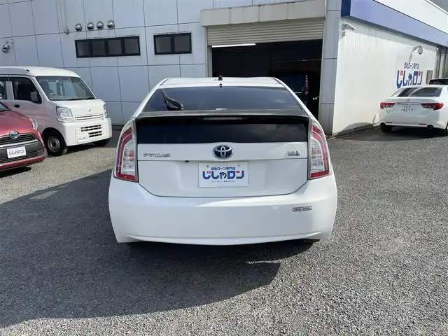 トヨタ プリウス S 神奈川県 2012(平24)年 1.1万km スーパーホワイトⅡ 株)IDOMが運営する【じしゃロン秦野店】の自社ローン対象車両になります。こちらは現金ご利用時の価格です。/自社ローンご希望の方は別途その旨お申付け下さい。/プッシュスタート/純正ナビ(NSZT-W61G)/BT・CD・DVD・AUX/バックカメラ/ステアリングスイッチ/ETC/オートライト/フォグランプ/純正ドアバイザー/純正フロアマット/ウインカーミラー/電動格納ミラー