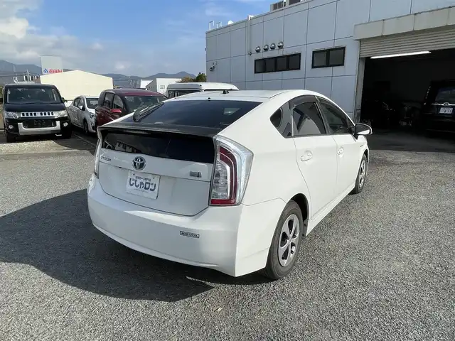 トヨタ プリウス S 神奈川県 2012(平24)年 1.1万km スーパーホワイトⅡ 株)IDOMが運営する【じしゃロン秦野店】の自社ローン対象車両になります。こちらは現金ご利用時の価格です。/自社ローンご希望の方は別途その旨お申付け下さい。/プッシュスタート/純正ナビ(NSZT-W61G)/BT・CD・DVD・AUX/バックカメラ/ステアリングスイッチ/ETC/オートライト/フォグランプ/純正ドアバイザー/純正フロアマット/ウインカーミラー/電動格納ミラー