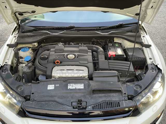 フォルクスワーゲン シロッコ TSI 大阪府 2011(平23)年 10.9万km パール 社外ナビ/CD/DVD/フルセグテレビ/バックカメラ/ハーフレザーシート/革巻きステアリング/OETTINGERアルミホイール/オートライト/フォグランプ/フロアマット/ETC/ウインカーミラー/スペアキー