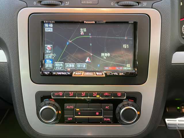 フォルクスワーゲン シロッコ TSI 大阪府 2011(平23)年 10.9万km パール 社外ナビ/CD/DVD/フルセグテレビ/バックカメラ/ハーフレザーシート/革巻きステアリング/OETTINGERアルミホイール/オートライト/フォグランプ/フロアマット/ETC/ウインカーミラー/スペアキー