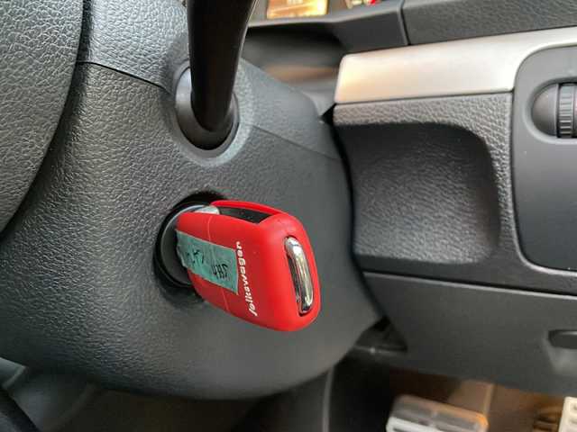 フォルクスワーゲン シロッコ TSI 大阪府 2011(平23)年 10.9万km パール 社外ナビ/CD/DVD/フルセグテレビ/バックカメラ/ハーフレザーシート/革巻きステアリング/OETTINGERアルミホイール/オートライト/フォグランプ/フロアマット/ETC/ウインカーミラー/スペアキー