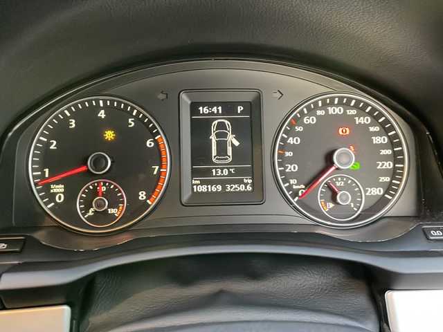 フォルクスワーゲン シロッコ TSI 大阪府 2011(平23)年 10.9万km パール 社外ナビ/CD/DVD/フルセグテレビ/バックカメラ/ハーフレザーシート/革巻きステアリング/OETTINGERアルミホイール/オートライト/フォグランプ/フロアマット/ETC/ウインカーミラー/スペアキー