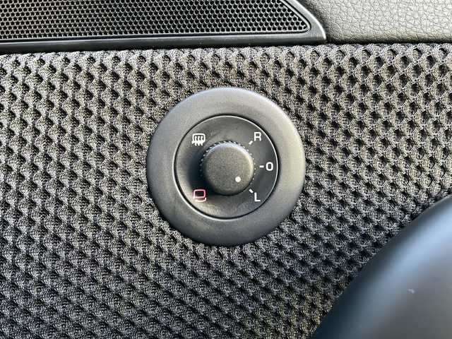 フォルクスワーゲン シロッコ TSI 大阪府 2011(平23)年 10.9万km パール 社外ナビ/CD/DVD/フルセグテレビ/バックカメラ/ハーフレザーシート/革巻きステアリング/OETTINGERアルミホイール/オートライト/フォグランプ/フロアマット/ETC/ウインカーミラー/スペアキー